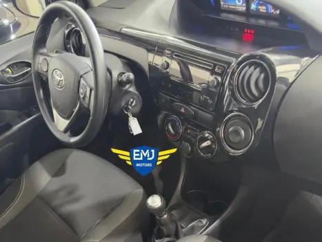 TOYOTA Etios Sedan , Foto 9