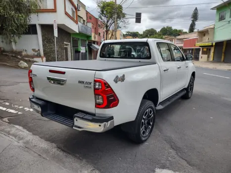 TOYOTA Hilux Caminhonete 2.8 16V SRX 4X4 TURBO DIESEL CABINE DUPLA AUTOMÁTICO, Foto 8 TOYOTA Hilux Caminhonete 2.8 16V SRX 4X4 TURBO DIESEL CABINE DUPLA AUTOMÁTICO, Foto 8