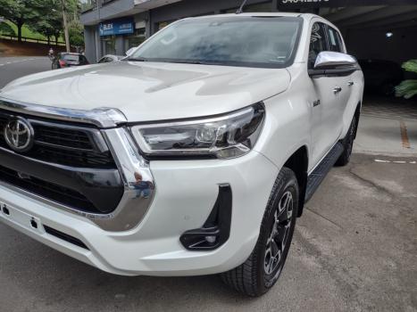 TOYOTA Hilux Caminhonete 2.8 16V SRX 4X4 TURBO DIESEL CABINE DUPLA AUTOMÁTICO, Foto 4 TOYOTA Hilux Caminhonete 2.8 16V SRX 4X4 TURBO DIESEL CABINE DUPLA AUTOMÁTICO, Foto 4
