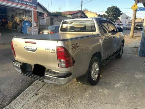 TOYOTA Hilux Caminhonete 2.8 16V SRV 4X4 DIESEL CABINE DUPLA AUTOMÁTICO, Foto 4 TOYOTA Hilux Caminhonete 2.8 16V SRV 4X4 DIESEL CABINE DUPLA AUTOMÁTICO, Foto 4