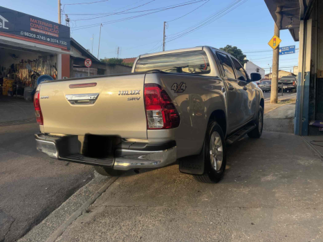 TOYOTA Hilux Caminhonete 2.8 16V SRV 4X4 DIESEL CABINE DUPLA AUTOMÁTICO, Foto 5 TOYOTA Hilux Caminhonete 2.8 16V SRV 4X4 DIESEL CABINE DUPLA AUTOMÁTICO, Foto 5