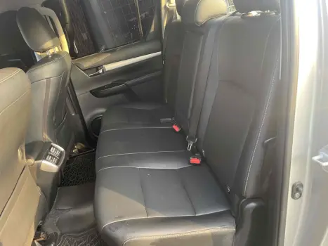 TOYOTA Hilux Caminhonete 2.8 16V SRV 4X4 DIESEL CABINE DUPLA AUTOMÁTICO, Foto 13 TOYOTA Hilux Caminhonete 2.8 16V SRV 4X4 DIESEL CABINE DUPLA AUTOMÁTICO, Foto 13