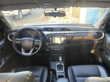 TOYOTA Hilux Caminhonete 2.8 16V SRV 4X4 DIESEL CABINE DUPLA AUTOMÁTICO, Foto 12 TOYOTA Hilux Caminhonete 2.8 16V SRV 4X4 DIESEL CABINE DUPLA AUTOMÁTICO, Foto 12