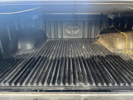 TOYOTA Hilux Caminhonete 2.8 16V SRV 4X4 DIESEL CABINE DUPLA AUTOMÁTICO, Foto 16 TOYOTA Hilux Caminhonete 2.8 16V SRV 4X4 DIESEL CABINE DUPLA AUTOMÁTICO, Foto 16