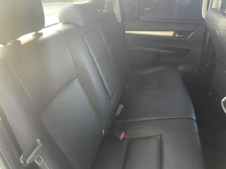 TOYOTA Hilux Caminhonete 2.8 16V SRV 4X4 DIESEL CABINE DUPLA AUTOMÁTICO, Foto 14 TOYOTA Hilux Caminhonete 2.8 16V SRV 4X4 DIESEL CABINE DUPLA AUTOMÁTICO, Foto 14