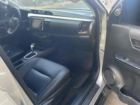 TOYOTA Hilux Caminhonete 2.8 16V SRV 4X4 DIESEL CABINE DUPLA AUTOMÁTICO, Foto 15 TOYOTA Hilux Caminhonete 2.8 16V SRV 4X4 DIESEL CABINE DUPLA AUTOMÁTICO, Foto 15
