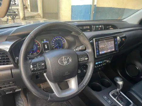 TOYOTA Hilux Caminhonete 2.8 16V SRV 4X4 DIESEL CABINE DUPLA AUTOMÁTICO, Foto 11 TOYOTA Hilux Caminhonete 2.8 16V SRV 4X4 DIESEL CABINE DUPLA AUTOMÁTICO, Foto 11