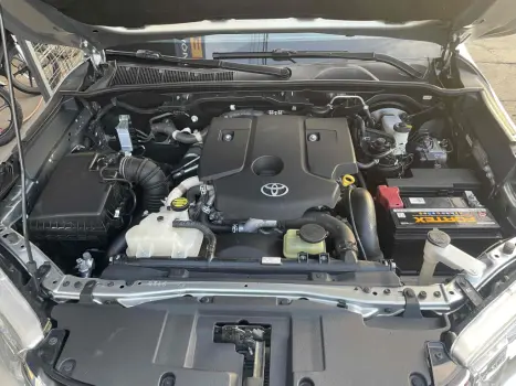 TOYOTA Hilux Caminhonete 2.8 16V SRV 4X4 DIESEL CABINE DUPLA AUTOMÁTICO, Foto 20 TOYOTA Hilux Caminhonete 2.8 16V SRV 4X4 DIESEL CABINE DUPLA AUTOMÁTICO, Foto 20