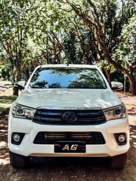 TOYOTA Hilux Caminhonete 2.8 16V SRX 4X4 TURBO DIESEL CABINE DUPLA AUTOMÁTICO, Foto 3 TOYOTA Hilux Caminhonete 2.8 16V SRX 4X4 TURBO DIESEL CABINE DUPLA AUTOMÁTICO, Foto 3