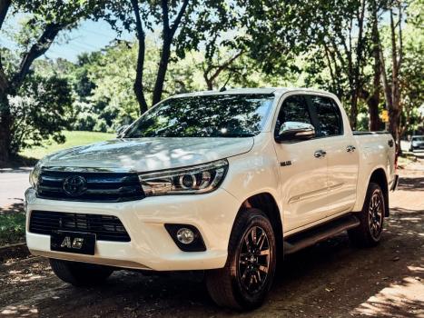 TOYOTA Hilux Caminhonete 2.8 16V SRX 4X4 TURBO DIESEL CABINE DUPLA AUTOMÁTICO, Foto 4 TOYOTA Hilux Caminhonete 2.8 16V SRX 4X4 TURBO DIESEL CABINE DUPLA AUTOMÁTICO, Foto 4