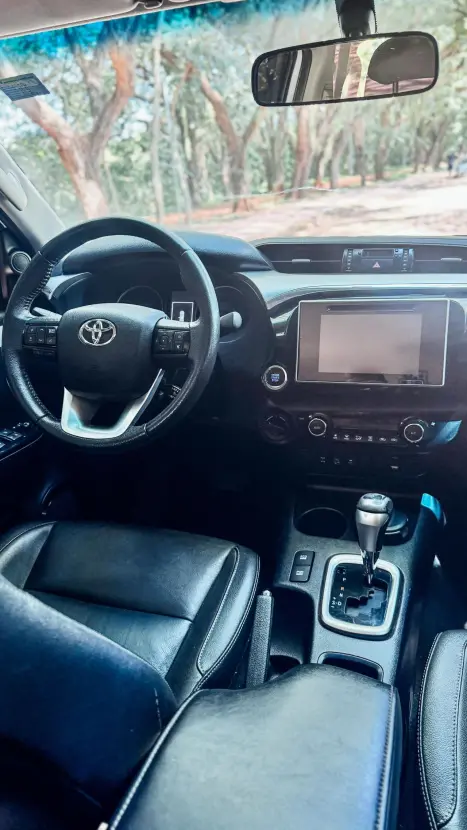 TOYOTA Hilux Caminhonete 2.8 16V SRX 4X4 TURBO DIESEL CABINE DUPLA AUTOMÁTICO, Foto 5 TOYOTA Hilux Caminhonete 2.8 16V SRX 4X4 TURBO DIESEL CABINE DUPLA AUTOMÁTICO, Foto 5