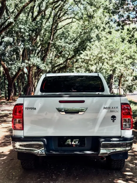 TOYOTA Hilux Caminhonete 2.8 16V SRX 4X4 TURBO DIESEL CABINE DUPLA AUTOMÁTICO, Foto 8 TOYOTA Hilux Caminhonete 2.8 16V SRX 4X4 TURBO DIESEL CABINE DUPLA AUTOMÁTICO, Foto 8