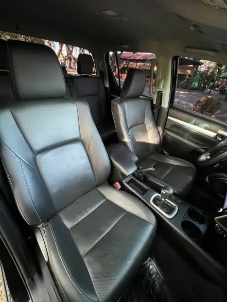 TOYOTA Hilux Caminhonete 2.8 16V SRX 4X4 TURBO DIESEL CABINE DUPLA AUTOMTICO, Foto 15