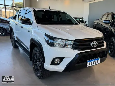 TOYOTA Hilux Caminhonete 2.8 16V 4P SR 4X4 DIESEL CHALLENGE CABINE DUPLA AUTOMÁTICO, Foto 3 TOYOTA Hilux Caminhonete 2.8 16V 4P SR 4X4 DIESEL CHALLENGE CABINE DUPLA AUTOMÁTICO, Foto 3