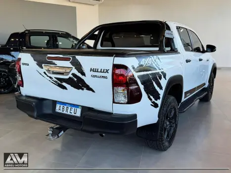TOYOTA Hilux Caminhonete 2.8 16V 4P SR 4X4 DIESEL CHALLENGE CABINE DUPLA AUTOMÁTICO, Foto 4 TOYOTA Hilux Caminhonete 2.8 16V 4P SR 4X4 DIESEL CHALLENGE CABINE DUPLA AUTOMÁTICO, Foto 4