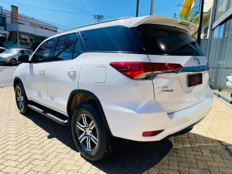 TOYOTA Hilux Caminhonete , Foto 4