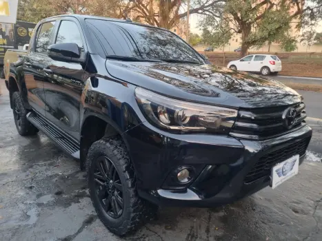 TOYOTA Hilux Caminhonete 2.8 16V SRX 4X4 DIESEL CABINE DUPLA AUTOMTICO, Foto 4