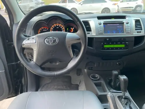 TOYOTA Hilux Caminhonete 3.0 4P 4X4 SRV TURBO DIESEL CABINE DUPLA AUTOMTICO, Foto 9