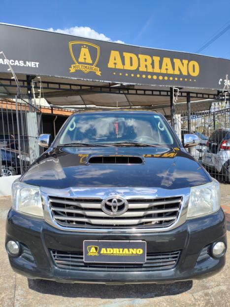 TOYOTA Hilux Caminhonete 3.0 4P 4X4 SRV TURBO DIESEL CABINE DUPLA LIMITED EDITION AUTOMÁTICO, Foto 2 TOYOTA Hilux Caminhonete 3.0 4P 4X4 SRV TURBO DIESEL CABINE DUPLA LIMITED EDITION AUTOMÁTICO, Foto 2
