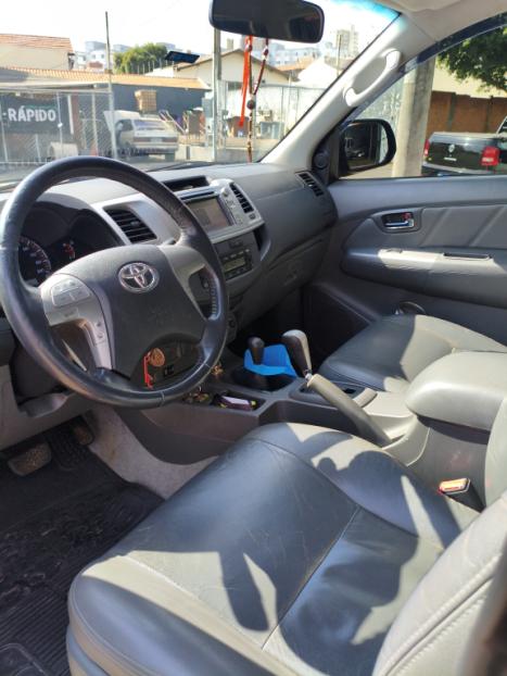 TOYOTA Hilux Caminhonete 3.0 4P 4X4 SRV TURBO DIESEL CABINE DUPLA LIMITED EDITION AUTOMÁTICO, Foto 10 TOYOTA Hilux Caminhonete 3.0 4P 4X4 SRV TURBO DIESEL CABINE DUPLA LIMITED EDITION AUTOMÁTICO, Foto 10