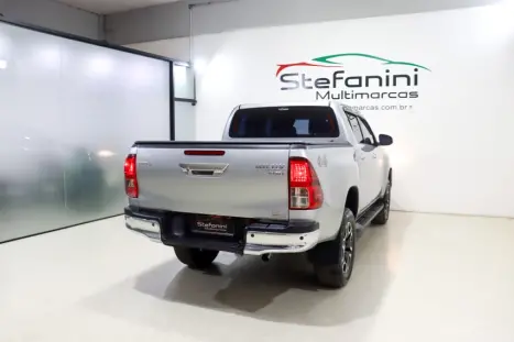 TOYOTA Hilux Caminhonete 2.8 16V SRV 4X4 DIESEL CABINE DUPLA AUTOMÁTICO, Foto 11 TOYOTA Hilux Caminhonete 2.8 16V SRV 4X4 DIESEL CABINE DUPLA AUTOMÁTICO, Foto 11