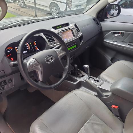 TOYOTA Hilux Caminhonete 3.0 4P 4X4 SRV TURBO DIESEL TOP CABINE DUPLA AUTOMTICO, Foto 9