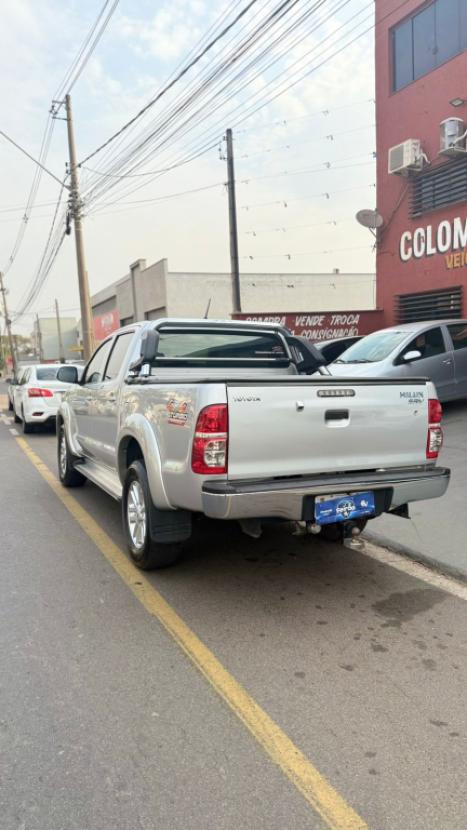 TOYOTA Hilux Caminhonete 3.0 4P 4X4 SRV TURBO DIESEL CABINE DUPLA AUTOMTICO, Foto 4