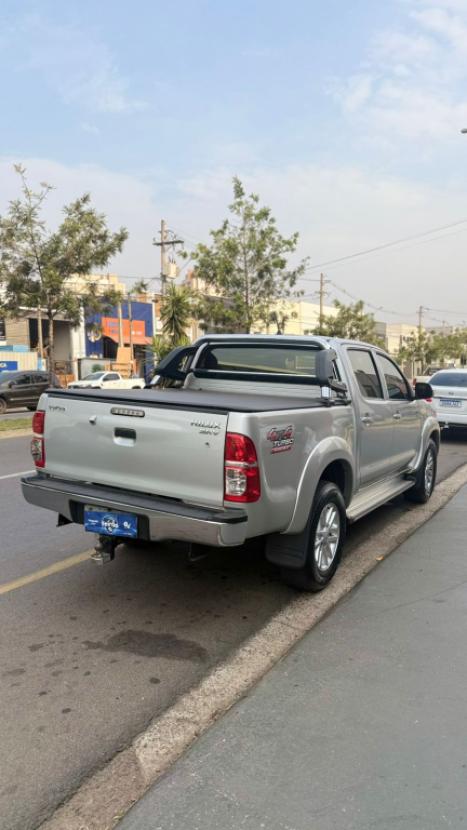 TOYOTA Hilux Caminhonete 3.0 4P 4X4 SRV TURBO DIESEL CABINE DUPLA AUTOMTICO, Foto 6