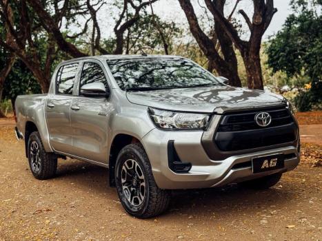 TOYOTA Hilux Caminhonete 2.8 4P 4X4 DIESEL CABINE DUPLA, Foto 1