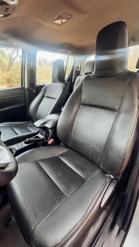 TOYOTA Hilux Caminhonete 2.8 4P 4X4 DIESEL CABINE DUPLA, Foto 13