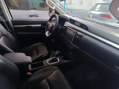 TOYOTA Hilux Caminhonete 2.8 16V SRV 4X4 DIESEL CABINE DUPLA AUTOMTICO, Foto 10