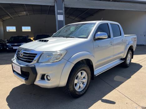 TOYOTA Hilux Caminhonete 3.0 4P 4X4 SRV TURBO DIESEL CABINE DUPLA AUTOMÁTICO, Foto 3 TOYOTA Hilux Caminhonete 3.0 4P 4X4 SRV TURBO DIESEL CABINE DUPLA AUTOMÁTICO, Foto 3