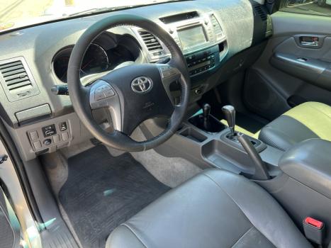 TOYOTA Hilux Caminhonete 3.0 4P 4X4 SRV TURBO DIESEL CABINE DUPLA AUTOMÁTICO, Foto 9 TOYOTA Hilux Caminhonete 3.0 4P 4X4 SRV TURBO DIESEL CABINE DUPLA AUTOMÁTICO, Foto 9