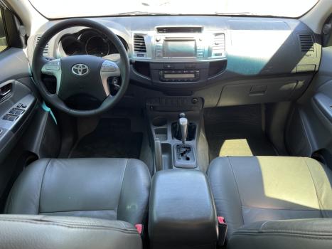 TOYOTA Hilux Caminhonete 3.0 4P 4X4 SRV TURBO DIESEL CABINE DUPLA AUTOMÁTICO, Foto 10 TOYOTA Hilux Caminhonete 3.0 4P 4X4 SRV TURBO DIESEL CABINE DUPLA AUTOMÁTICO, Foto 10