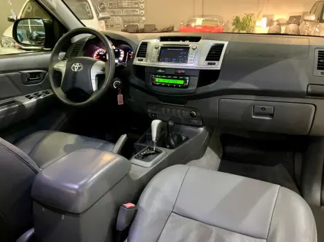 TOYOTA Hilux Caminhonete 2.7 16V 4P SRV FLEX 4X4  CABINE DUPLA AUTOMÁTICO, Foto 12 TOYOTA Hilux Caminhonete 2.7 16V 4P SRV FLEX 4X4  CABINE DUPLA AUTOMÁTICO, Foto 12