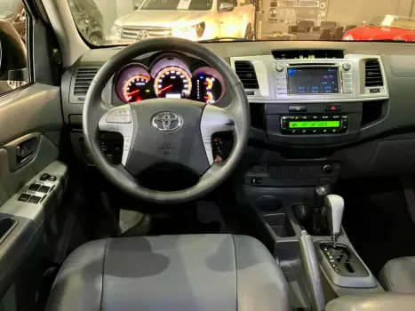 TOYOTA Hilux Caminhonete 2.7 16V 4P SRV FLEX 4X4  CABINE DUPLA AUTOMÁTICO, Foto 13 TOYOTA Hilux Caminhonete 2.7 16V 4P SRV FLEX 4X4  CABINE DUPLA AUTOMÁTICO, Foto 13