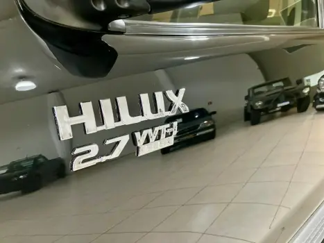 TOYOTA Hilux Caminhonete 2.7 16V 4P SRV FLEX 4X4  CABINE DUPLA AUTOMÁTICO, Foto 21 TOYOTA Hilux Caminhonete 2.7 16V 4P SRV FLEX 4X4  CABINE DUPLA AUTOMÁTICO, Foto 21