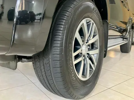 TOYOTA Hilux Caminhonete 2.7 16V 4P SRV FLEX 4X4  CABINE DUPLA AUTOMÁTICO, Foto 22 TOYOTA Hilux Caminhonete 2.7 16V 4P SRV FLEX 4X4  CABINE DUPLA AUTOMÁTICO, Foto 22