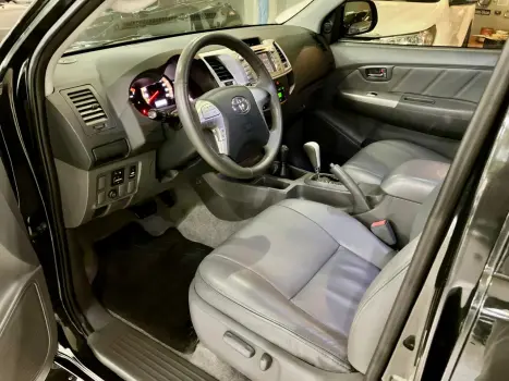 TOYOTA Hilux Caminhonete 2.7 16V 4P SRV FLEX 4X4  CABINE DUPLA AUTOMÁTICO, Foto 27 TOYOTA Hilux Caminhonete 2.7 16V 4P SRV FLEX 4X4  CABINE DUPLA AUTOMÁTICO, Foto 27