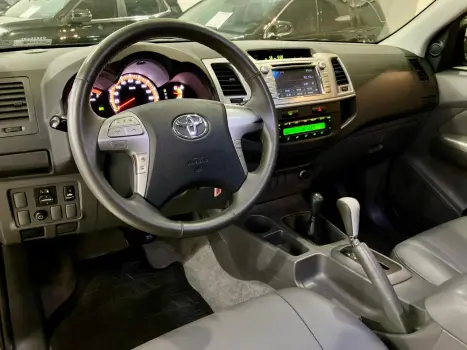 TOYOTA Hilux Caminhonete 2.7 16V 4P SRV FLEX 4X4  CABINE DUPLA AUTOMÁTICO, Foto 32 TOYOTA Hilux Caminhonete 2.7 16V 4P SRV FLEX 4X4  CABINE DUPLA AUTOMÁTICO, Foto 32