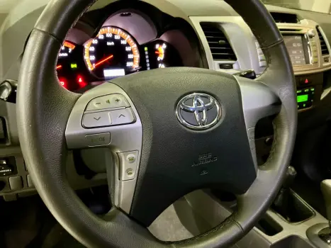 TOYOTA Hilux Caminhonete 2.7 16V 4P SRV FLEX 4X4  CABINE DUPLA AUTOMÁTICO, Foto 35 TOYOTA Hilux Caminhonete 2.7 16V 4P SRV FLEX 4X4  CABINE DUPLA AUTOMÁTICO, Foto 35