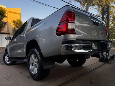 TOYOTA Hilux Caminhonete 2.7 16V 4P SRV FLEX CABINE DUPLA AUTOMTICO, Foto 34