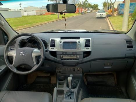 TOYOTA Hilux Caminhonete 3.0 4P 4X4 SRV TURBO DIESEL CABINE DUPLA AUTOMTICO, Foto 3