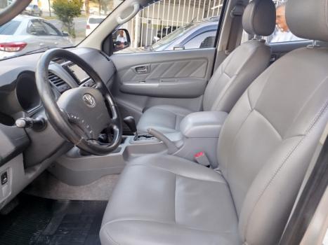 TOYOTA Hilux Caminhonete 3.0 4P 4X4 SRV TURBO DIESEL CABINE DUPLA AUTOMTICO, Foto 11