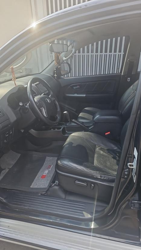 TOYOTA Hilux Caminhonete 3.0 4P 4X4 SRV TURBO DIESEL TOP CABINE DUPLA AUTOMTICO, Foto 4