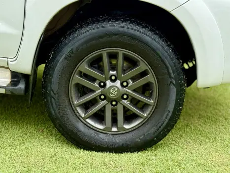 TOYOTA Hilux Caminhonete 3.0 4P 4X4 SRV TURBO DIESEL CABINE DUPLA LIMITED EDITION AUTOM�TICO, Foto 4