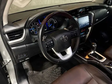 TOYOTA Hilux Caminhonete , Foto 13