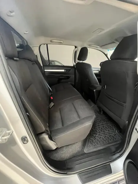 TOYOTA Hilux Caminhonete 2.8 16V 4P SR 4X4 DIESEL CABINE DUPLA AUTOMTICO, Foto 10