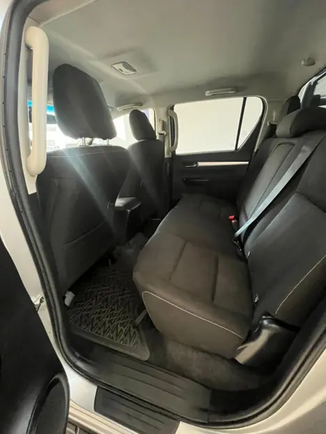 TOYOTA Hilux Caminhonete 2.8 16V 4P SR 4X4 DIESEL CABINE DUPLA AUTOMTICO, Foto 11