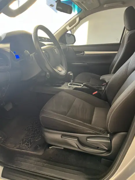 TOYOTA Hilux Caminhonete 2.8 16V 4P SR 4X4 DIESEL CABINE DUPLA AUTOMTICO, Foto 13